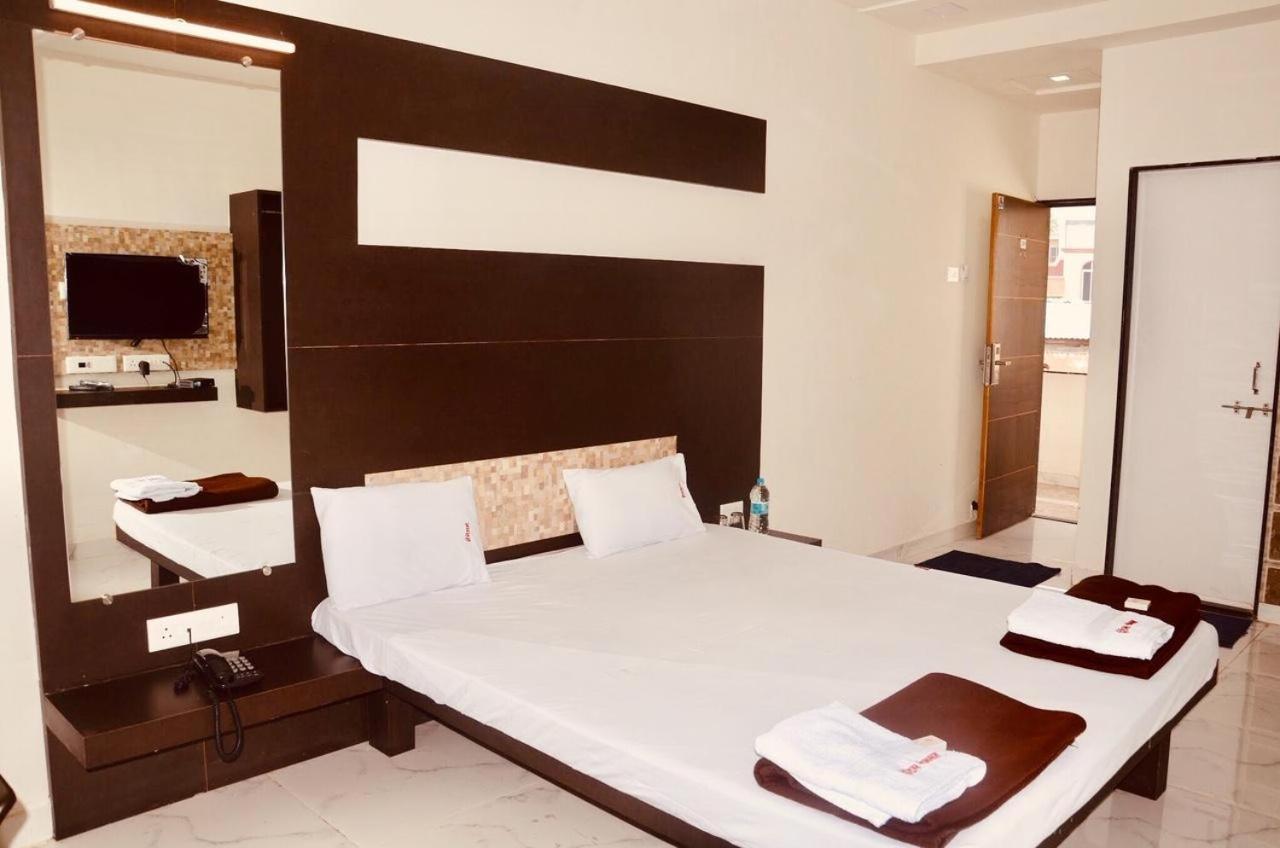 Hotel Mangalam Kurandvad Dış mekan fotoğraf