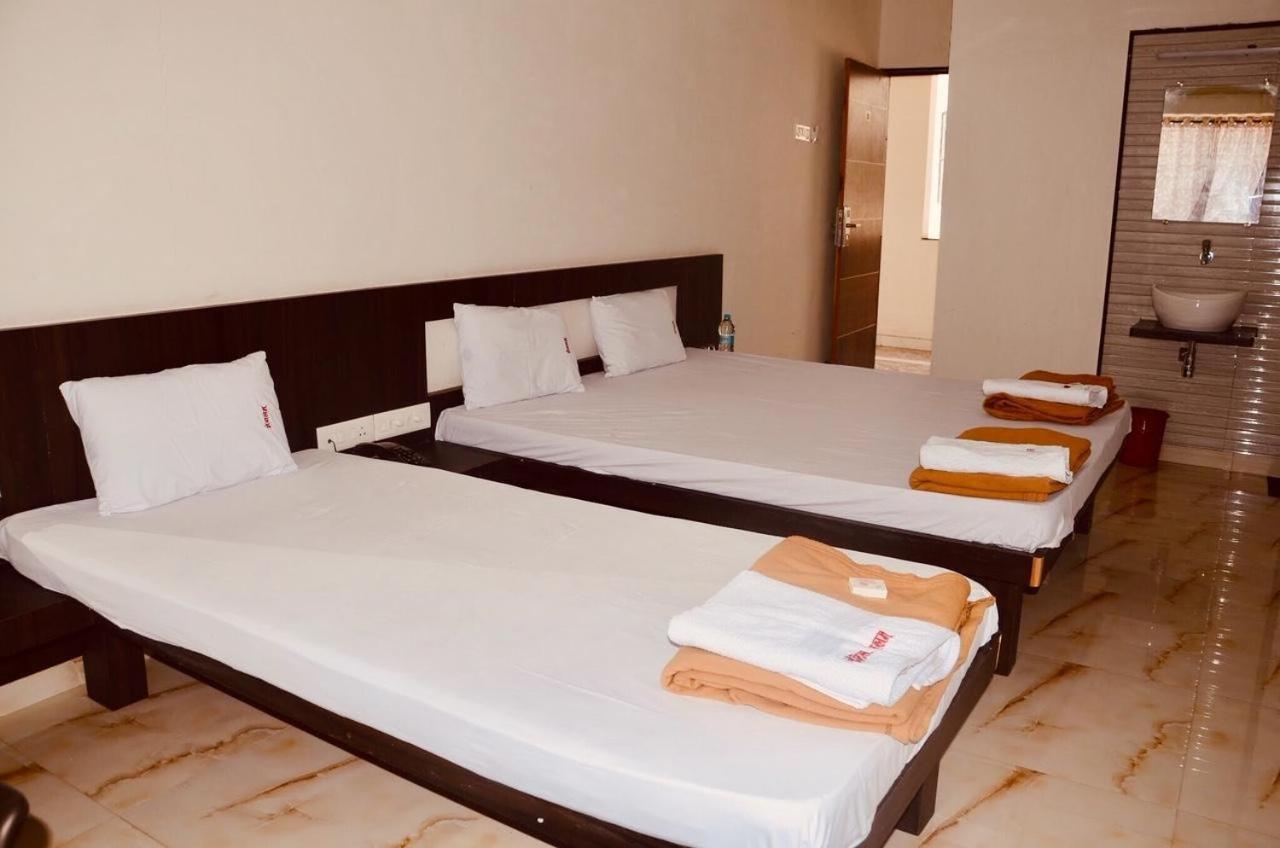 Hotel Mangalam Kurandvad Dış mekan fotoğraf
