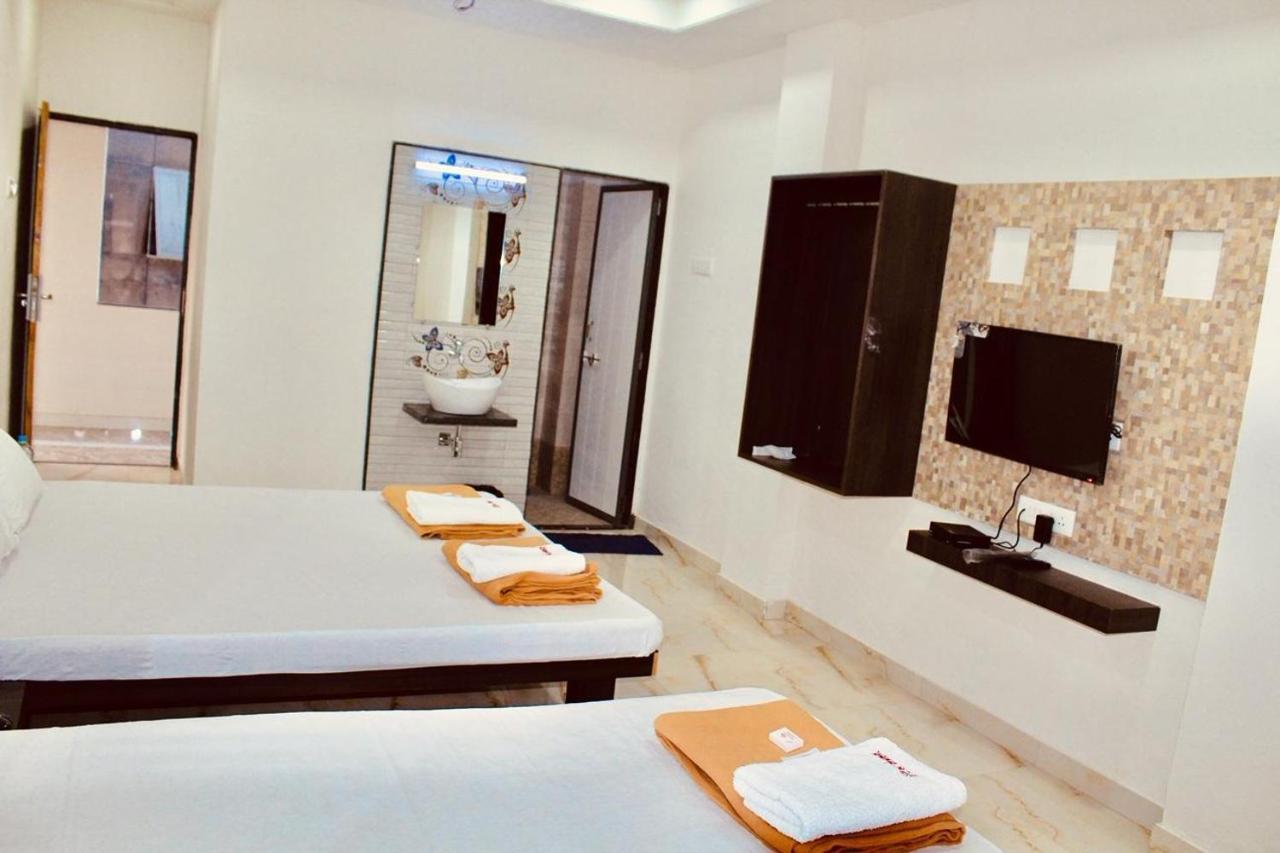 Hotel Mangalam Kurandvad Dış mekan fotoğraf