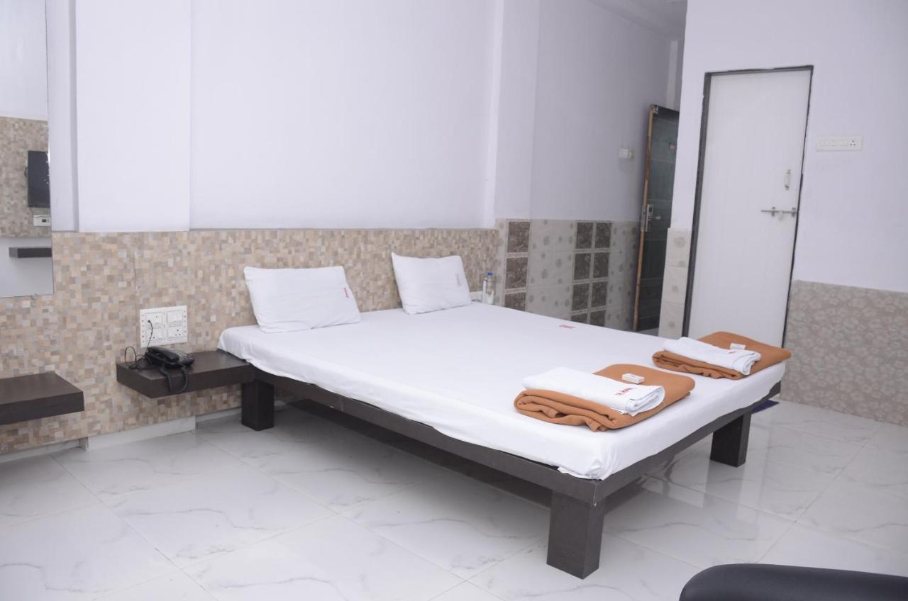 Hotel Mangalam Kurandvad Dış mekan fotoğraf