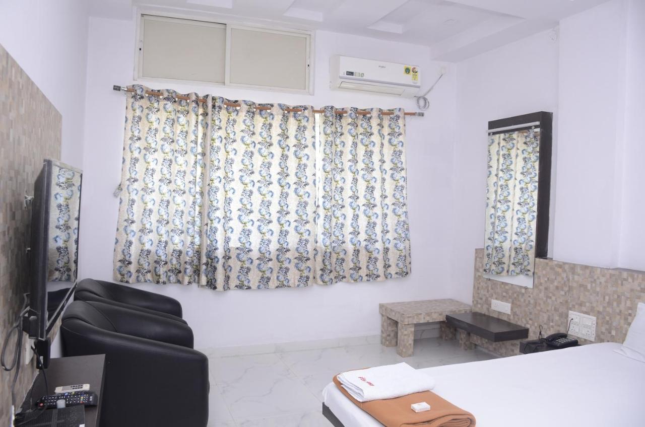 Hotel Mangalam Kurandvad Dış mekan fotoğraf