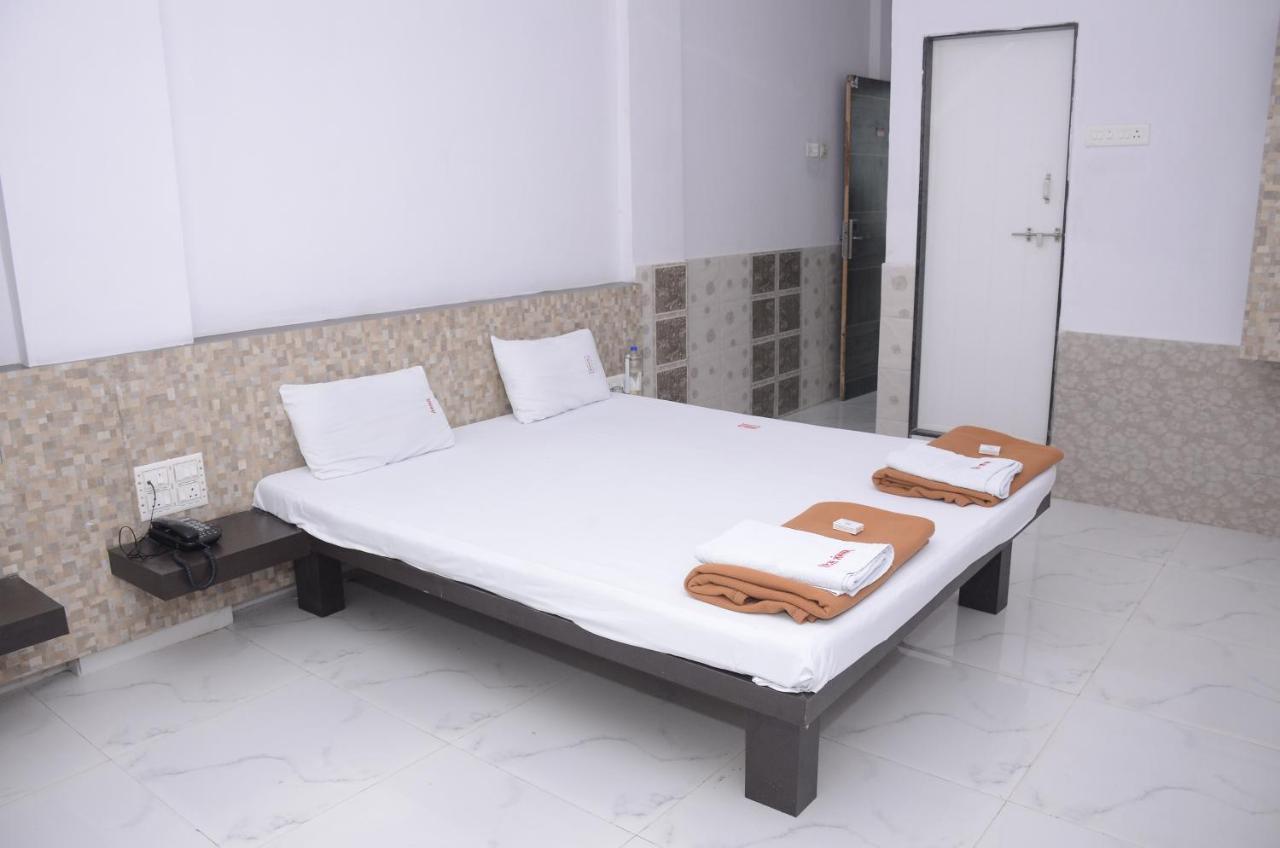 Hotel Mangalam Kurandvad Dış mekan fotoğraf