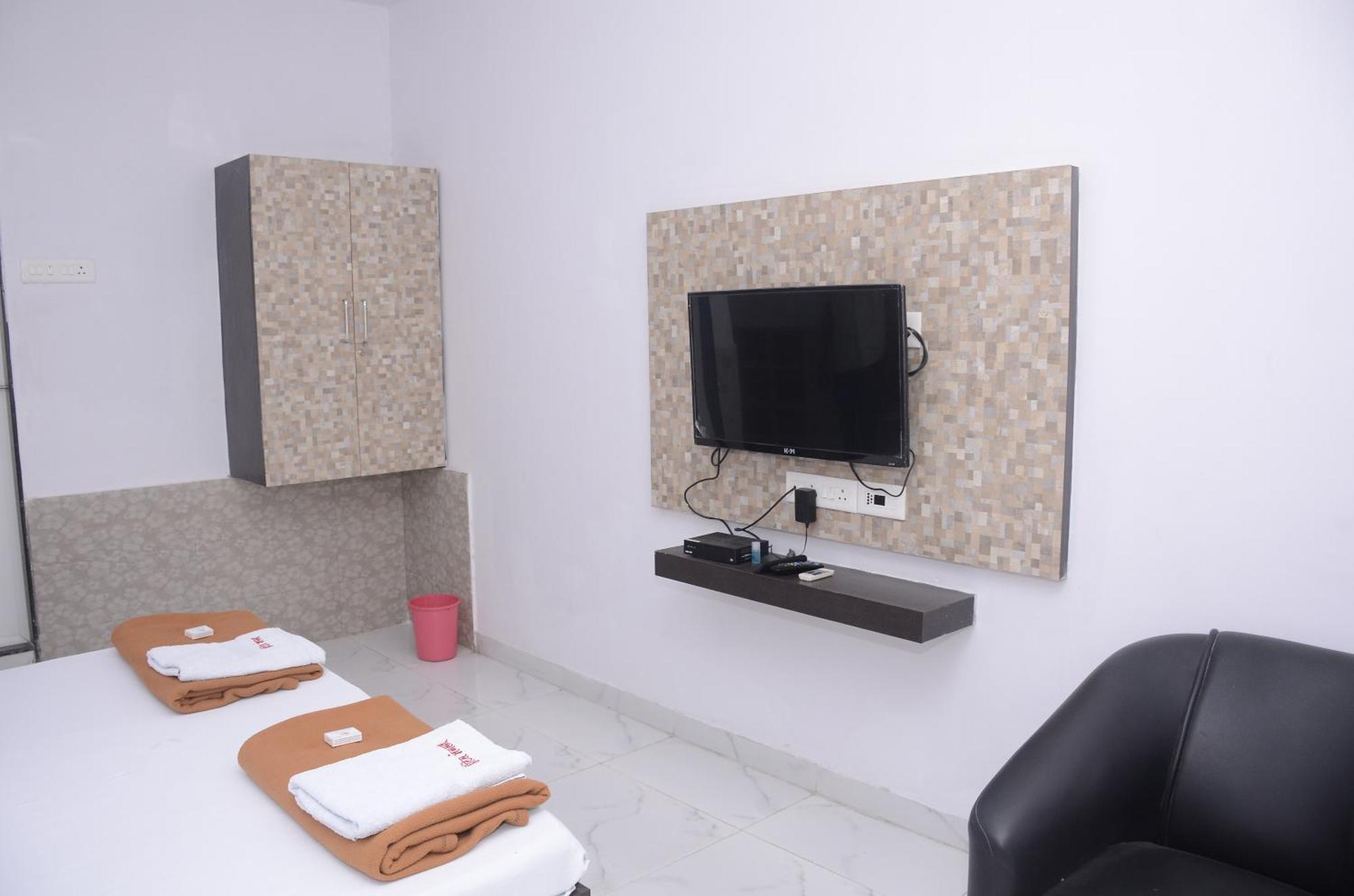 Hotel Mangalam Kurandvad Dış mekan fotoğraf