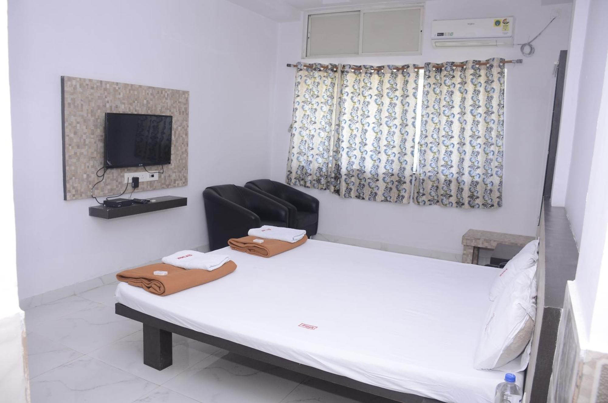 Hotel Mangalam Kurandvad Dış mekan fotoğraf